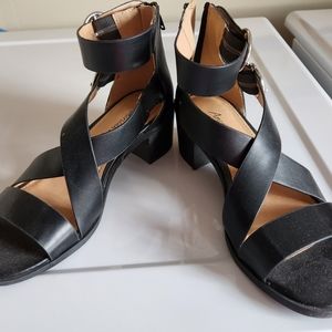 American Eagle Buckle Sandals Size 6*